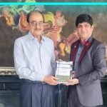 Dr. Imran Yousuf presents his latest publications to Jahangir Siddiqui